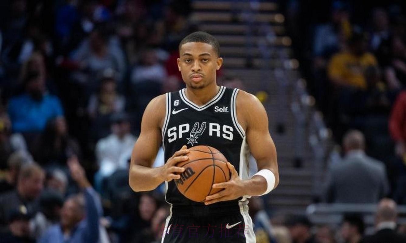 凯尔登-约翰逊全场8中5，三分4中3得到15分2篮板