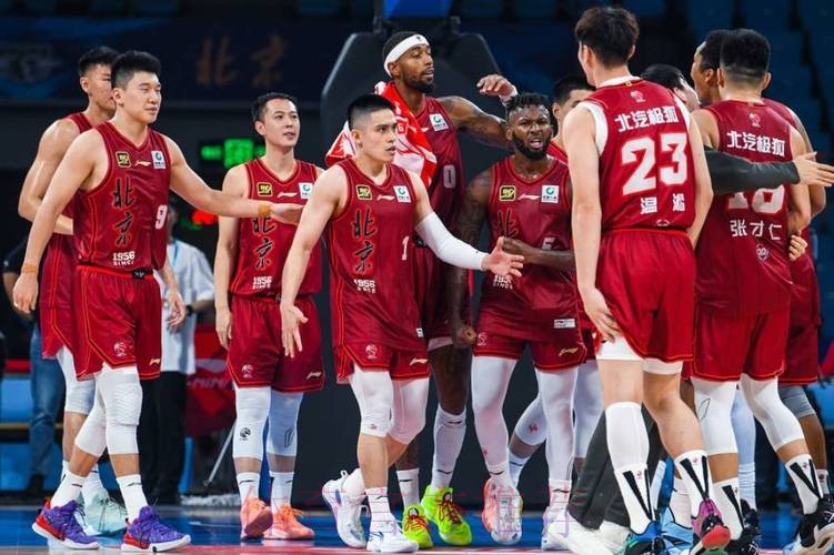 媒体人:北京男篮阵容足够深,按理可以应对状态起伏的问题 媒体人:北京男篮阵容足够深,按理可以应对状态起伏的问题
