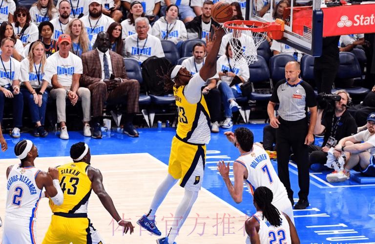 卡德威尔一抢二补篮打进,拿到6个前场板点燃主场、打停火箭 卡德威尔一抢二补篮打进,拿到6个前场板点燃主场、打停火箭